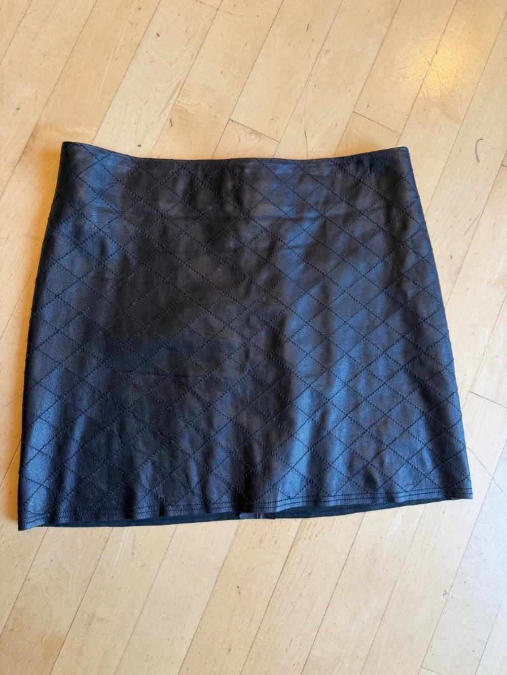 Alice + Olivia Quilted Blk leather Mini skirt, 6 - Picture 2 of 5